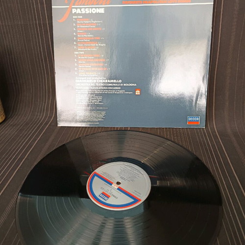 Pavarotti Passione vinyl used, in very good condition