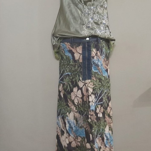 Custo Barcelona Silk Set Medium Like New Embroidered With Sequins