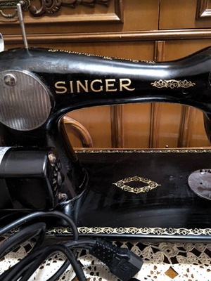 Singer sewing machine like new, antique functional with motor