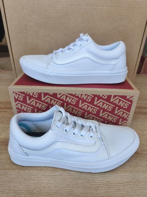 Vans Comfycush Old Skool sneakers, white, size 36