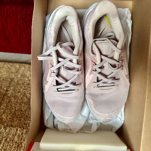 Nike athletic shoes like new, size 38, pink
