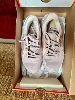 Nike athletic shoes like new, size 38, pink