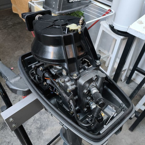 Suzuki 6 HP two-stroke outboard motor like new with inflatable boat