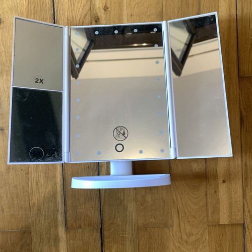 Lighted tabletop mirror like new