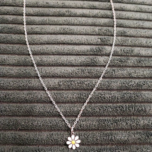 Necklace with daisy new, silver