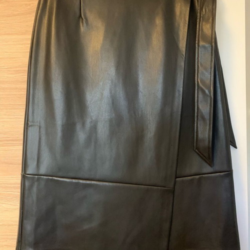 Monki black wrap skirt made of faux leather new, size small