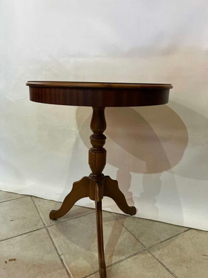 Vintage wooden round side table with carved leg 68x55