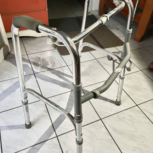 Folding Walking Frame new, foldable and collapsible