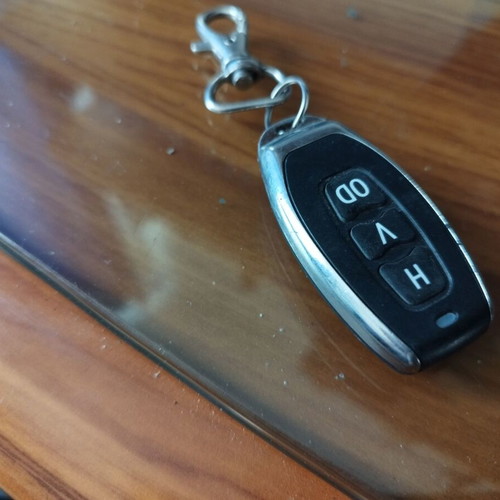 Wireless remote control 433MHz with three buttons like new