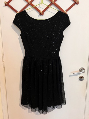 Zara dress XS black like new with open back