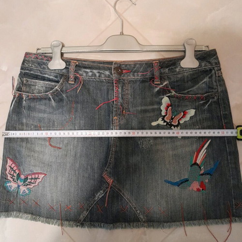 Oasis denim skirt size 40 like new with beautiful embroidery
