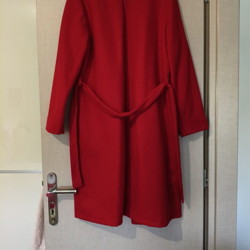 Women's red long coat with belt made in Italy new, one size