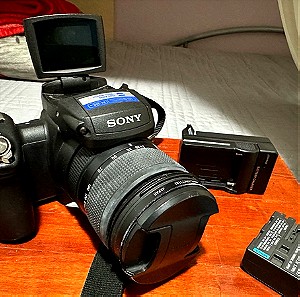 Sony Cyber-shot DSC-R1 10.3MP Digital Camera - Black. 24-120mm zoom lens