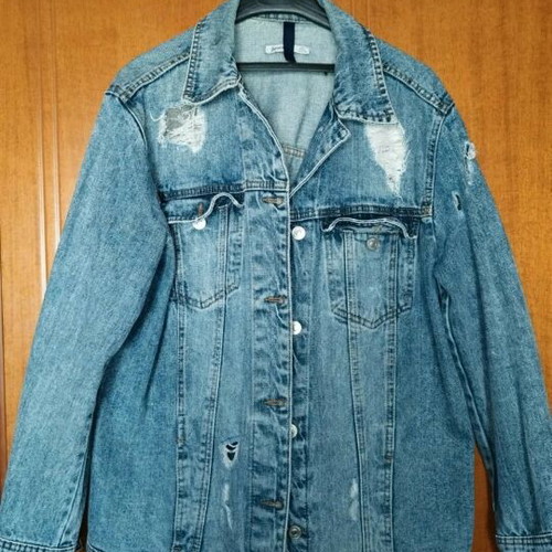 Stradivarius denim jacket with rips like new, blue, size L