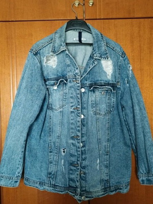 Stradivarius denim jacket with rips like new, blue, size L