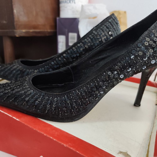 Arte Piedi leather pumps with sequins like new, size 38, black