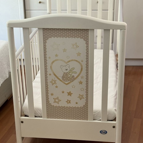 Baby cot like new, barely used