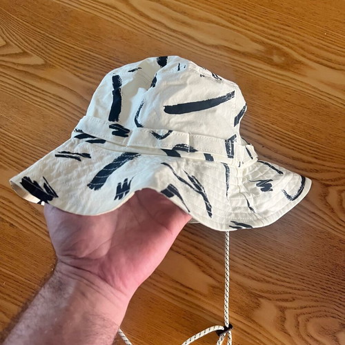 Zara bucket hat size L like new beige and black