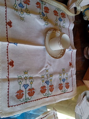 Tablecloth set used, 35 cm and two matching 17 cm pieces