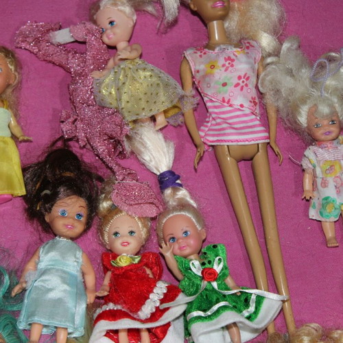Dolls and small toys used, pack N11