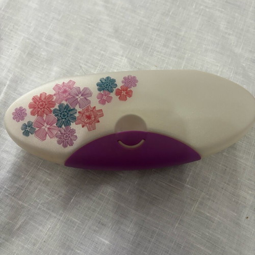 Tupperware glasses case used
