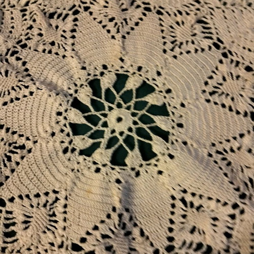 Handmade round doilies new, set of 2 pieces 23cm