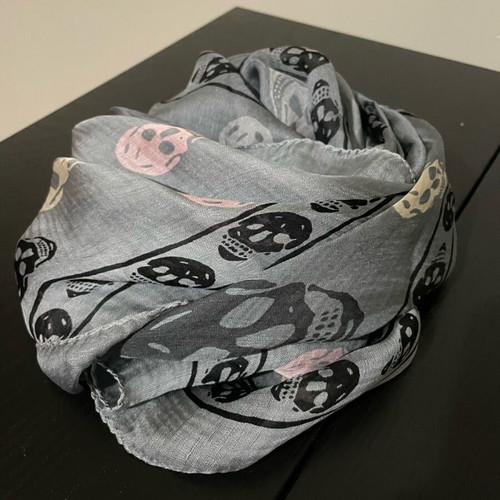 Alexander McQueen silk scarf like new, grey skull design