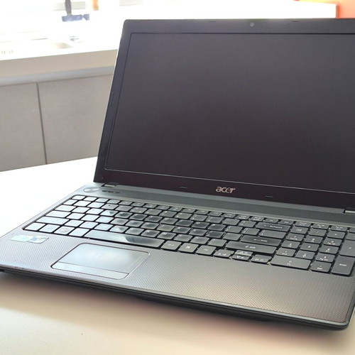 Acer Aspire 5742 laptop used, Intel Core i3, 4GB RAM, 128GB SSD, Windows 11