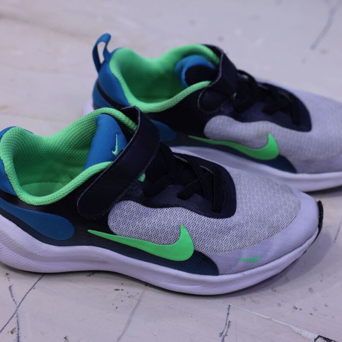 Nike kids' athletic shoes size 30 used, black and white