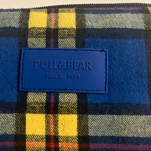 Tablet case 10 inch Pull & Bear like new, checkered