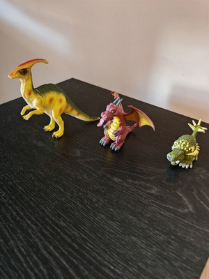 Dinosaur figures like new