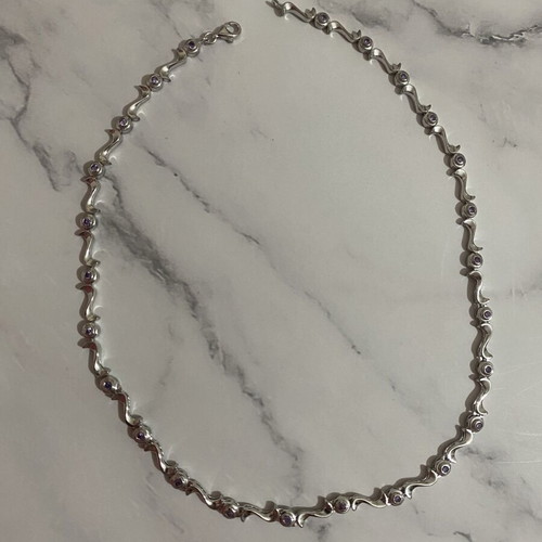 Necklace with purple rhinestones like new, 40 cm