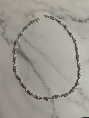 Necklace with purple rhinestones like new, 40 cm