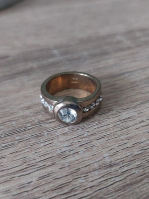 Dyrberg/Kern ring with crystals like new, gold tone