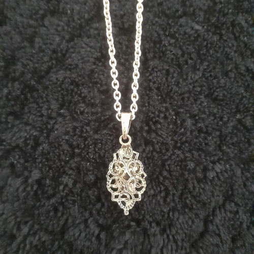 Vintage gold pendant with green stone from the 70s, like new