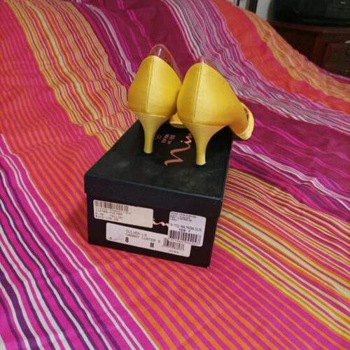 Women's satin fabric pumps like new, size 38, yellow