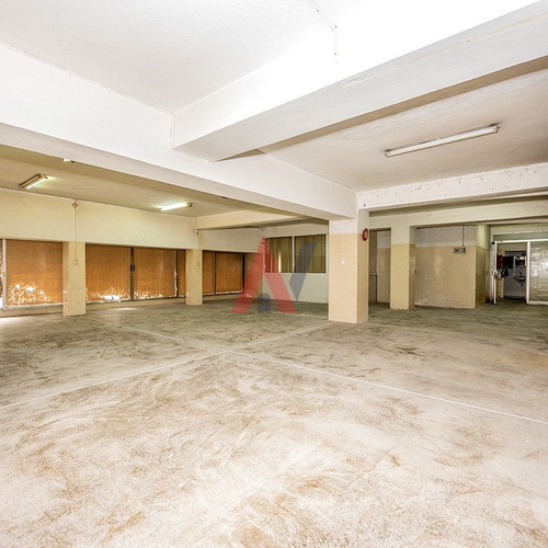 Corner commercial property 860 sqm 3 levels in Kalamaria