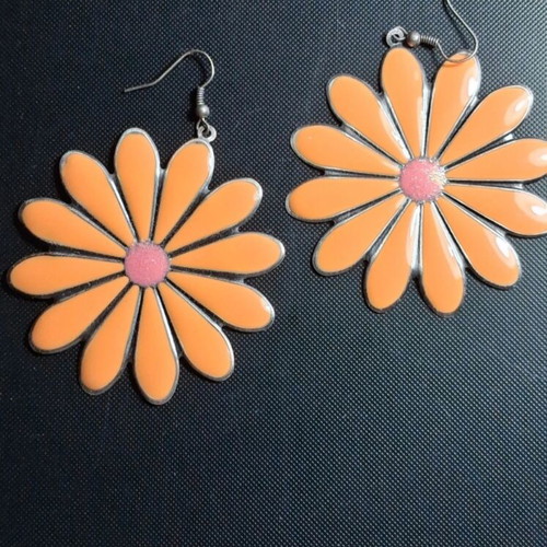 Metal Daisy Earrings like new, multicolor, 6cm diameter