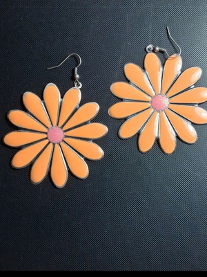 Metal Daisy Earrings like new, multicolor, 6cm diameter
