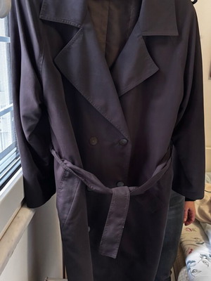 Thin trench coat burgundy color size M like new