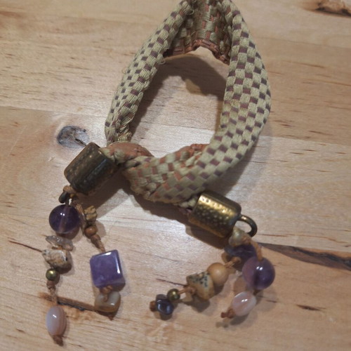Handmade hair accessory used with fabric and mineral stones