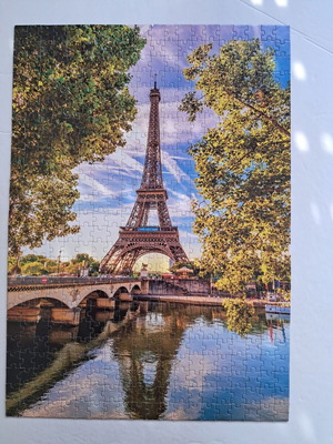 Eiffel Tower puzzle 500 pieces like new, ready to frame