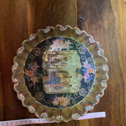 Vintage Japanese Satsuma decorative wall plate with hand painted Moriage details like new