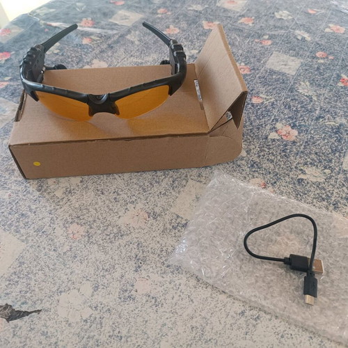 Wireless sunglasses new with Bluetooth, headphones and microphone