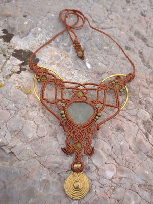 Prehnite macrame necklace like new