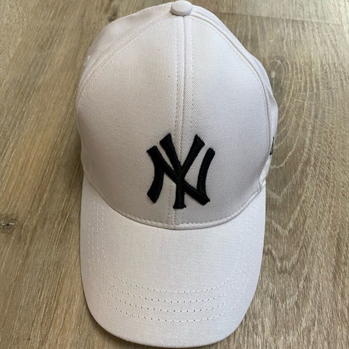 New York Yankees cap new, black and white cotton
