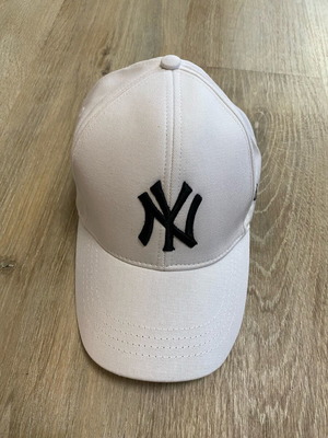 New York Yankees cap new, black and white cotton