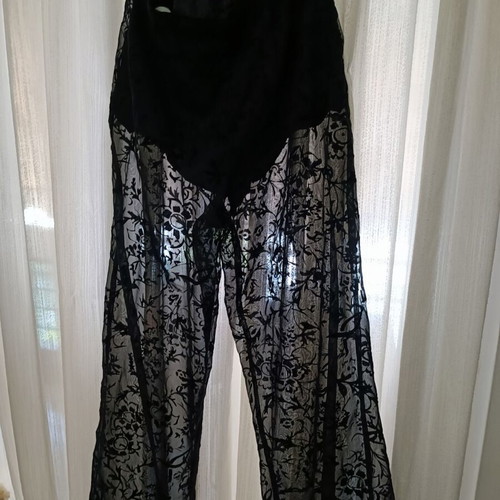Sisley Lace Pants black like new with inner lining