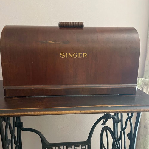 Singer 1960 foot-powered sewing machine used, wooden cover and table