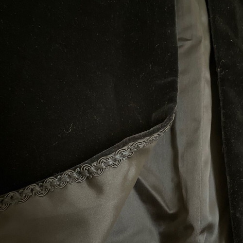 Short velvet cape like new, black